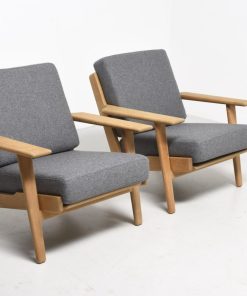 Getama - Classic Easy Chair 290 by Hans J. Wegner