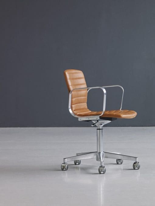 Magnus Olsen - Butterfly Swivel Office Chair