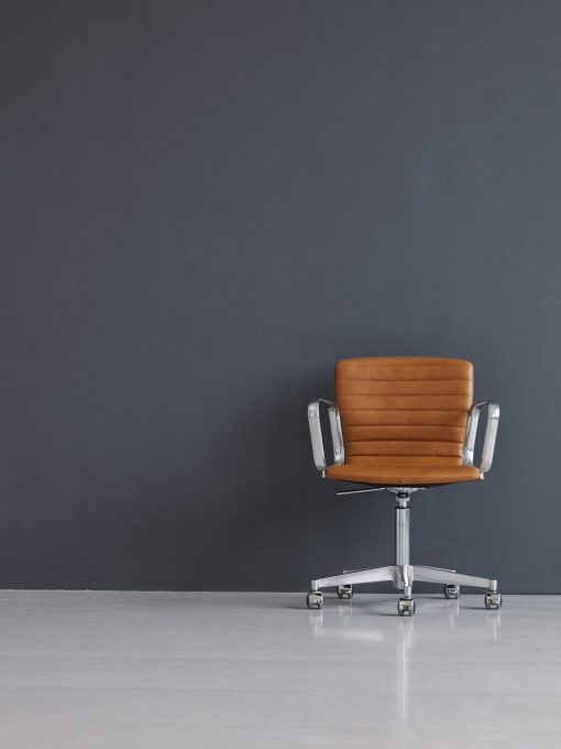 Magnus Olsen - Butterfly Swivel Office Chair