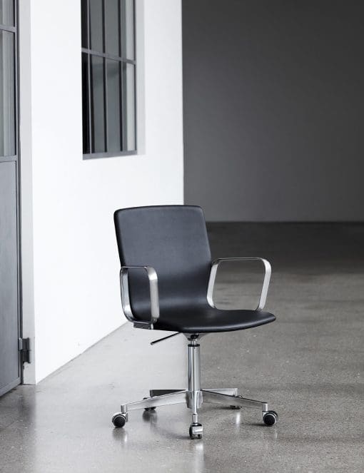 Magnus Olsen - Butterfly Swivel Office Chair