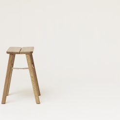 F&R_angle-foldable-stool-white-oak-side
