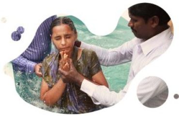 Indisk kvinde bliver døbt - Lightstock illustrationsfoto