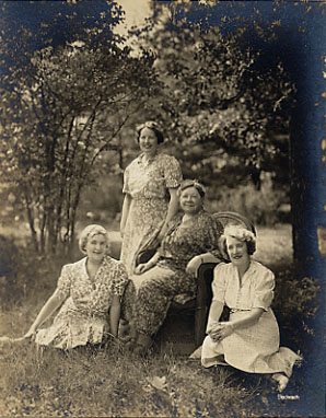 Amy Beach met vriendinnen in Centerville, Cape Cod, 1938