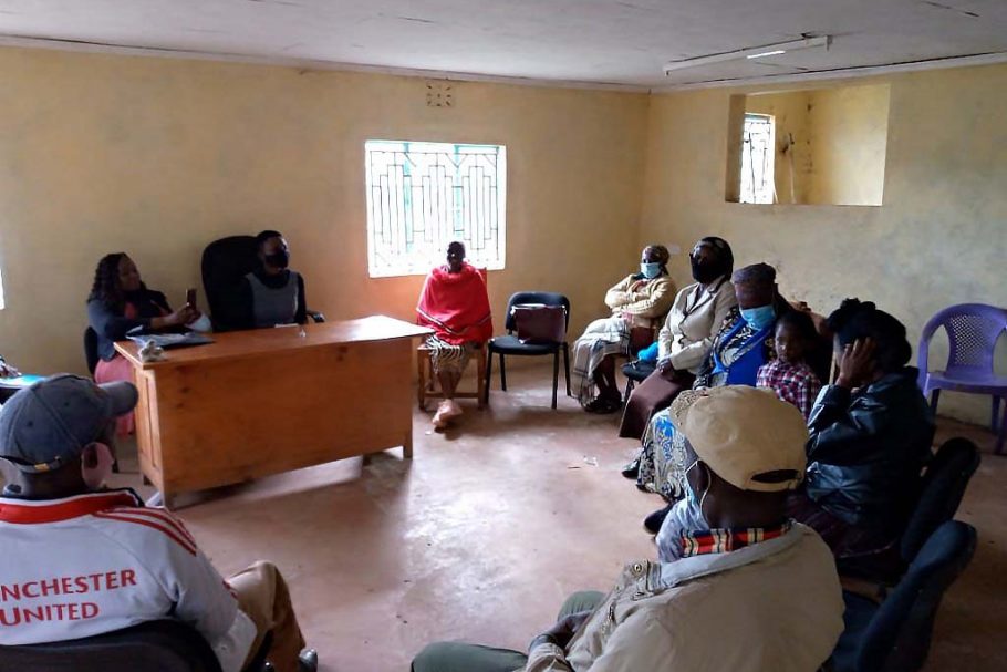 Meeting between coaches and Kenyan villagers, participants of Action10 program, Kenya.