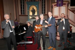 F.v. Terje Nordstrand, Brad White, Niklas Petersen, Roland Lundgren, Per Nordstrand og Jan Tørres Nordstrand - fra konserten i Myrbostad kirke