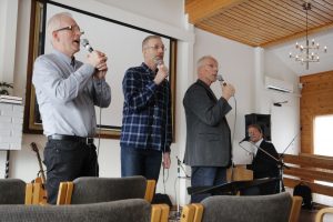 Brødrene Nordstrand med Brad White på pianokrakken