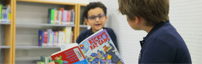 Students sharing a book at Nün Academy International School