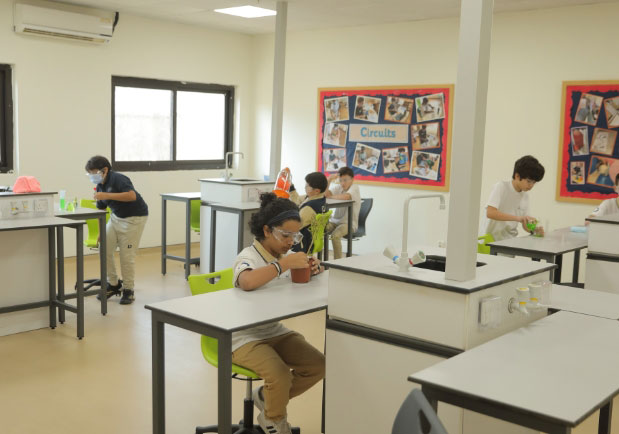 Students in a science lab at Nün Academy International School