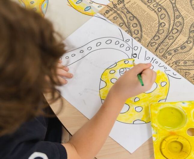 Student enjoying art at Nün Academy International School
