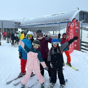 Nün Academy International School students on a skiing trip