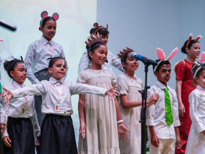 Nün Academy International School students performing