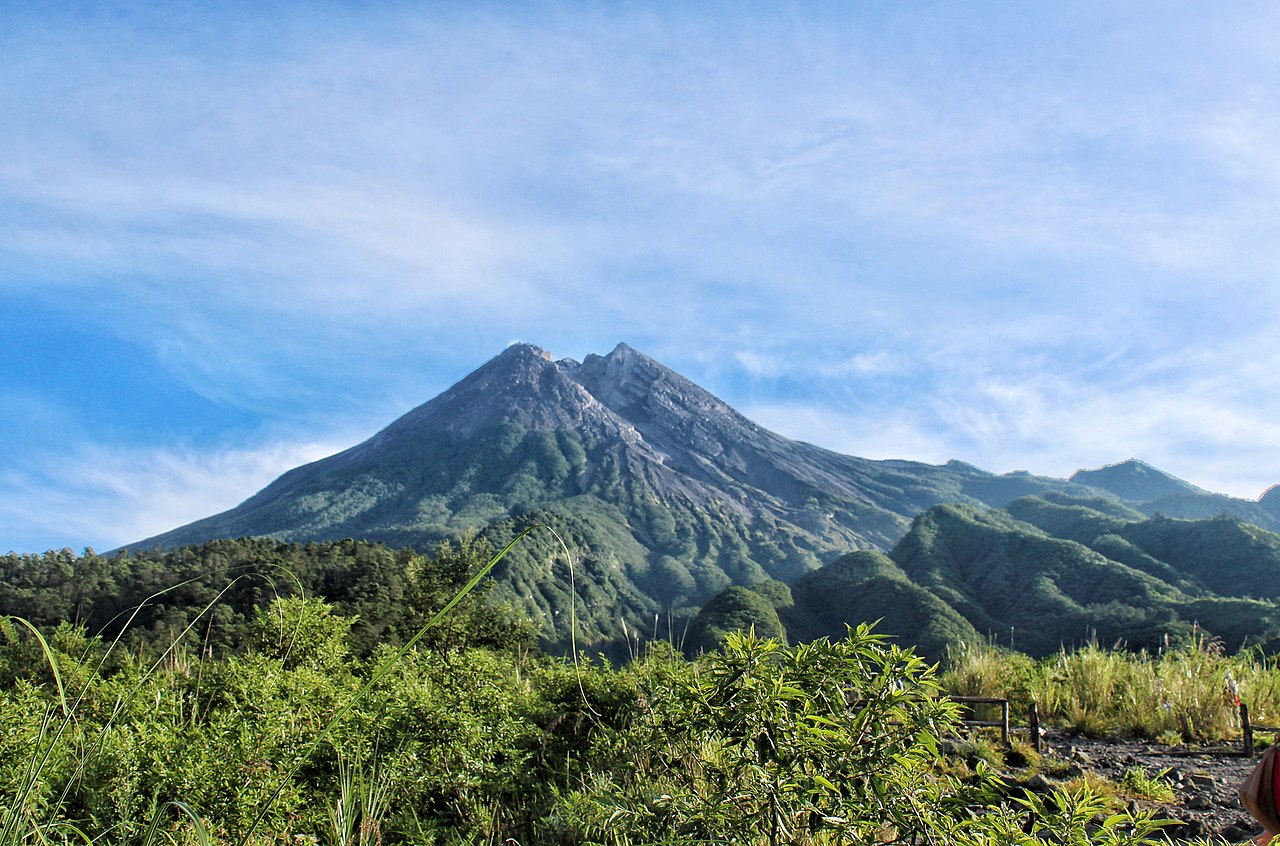 Vulkanen Merapi på Java i Indonesien
