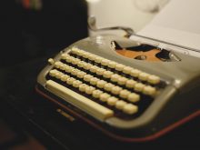 Typewriter Mechanical Retro Write  - congerdesign / Pixabay