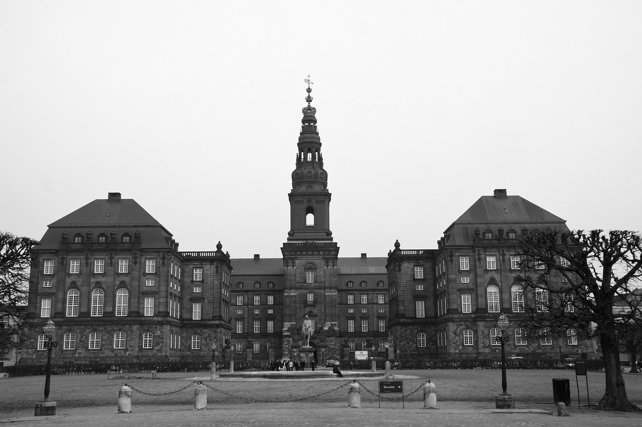 Christiansborg Castle Black White  - Bjonsson / Pixabay