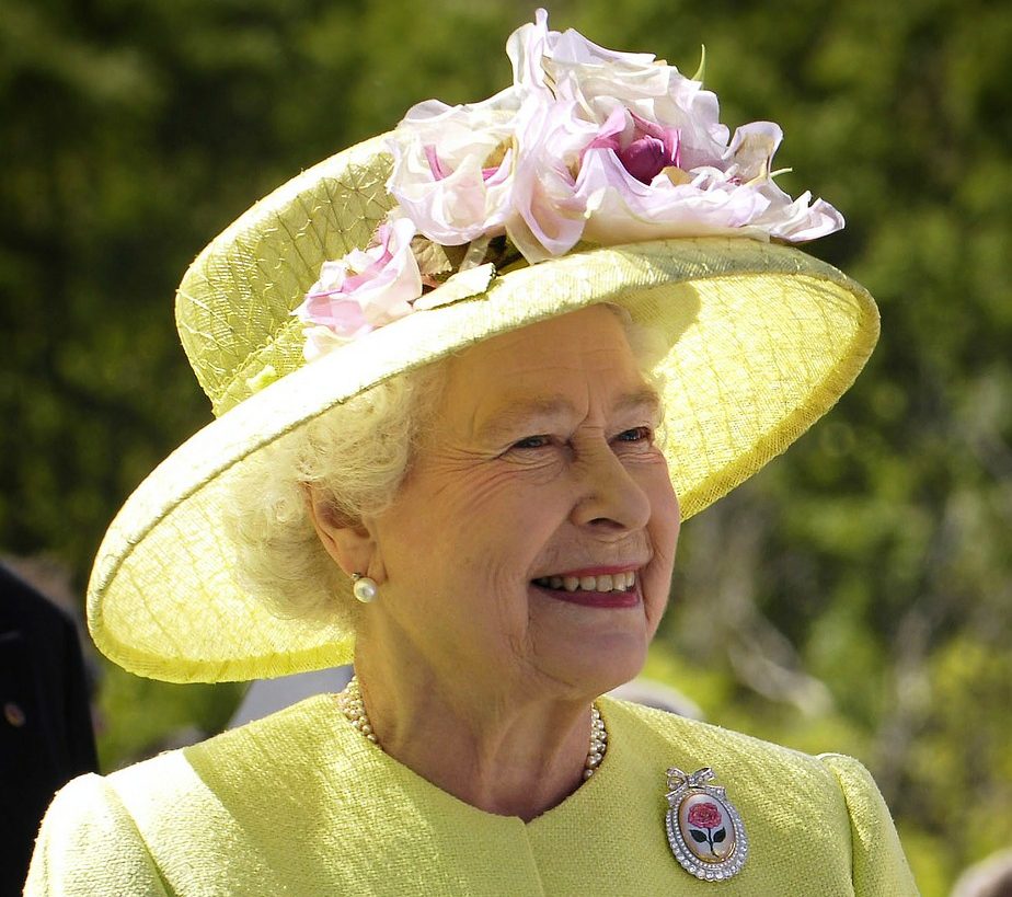 Queen England Elizabeth Ii Portrait  - WikiImages / Pixabay