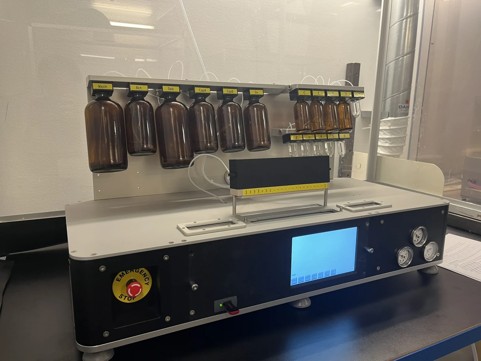 DNA Synthesizer OligoMaker OM x12 sideview