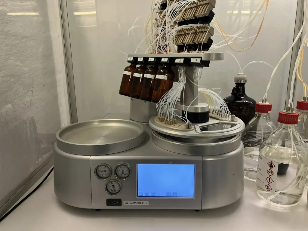 dna synthesizer oligomaker om round front