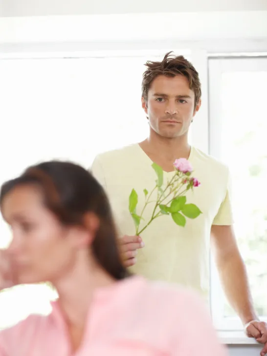 8 Clear Signs He Knows He Hurt You