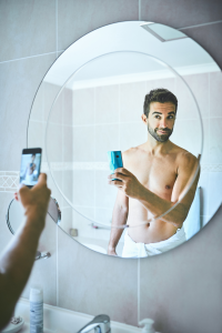 12 Warning Signs a Guy is a Player on Social Media