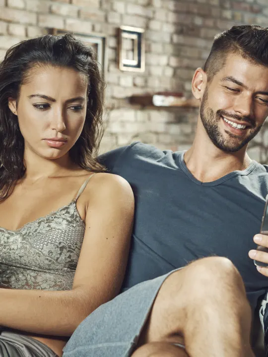 16 Obvious Signs a Married Man is Using You: He Doesn’t Love You