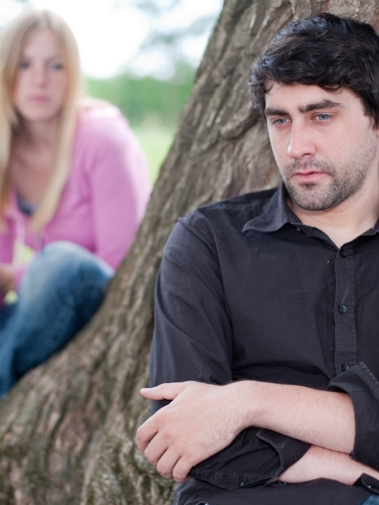 12 Signs Of An Emotionally Unavailable Man