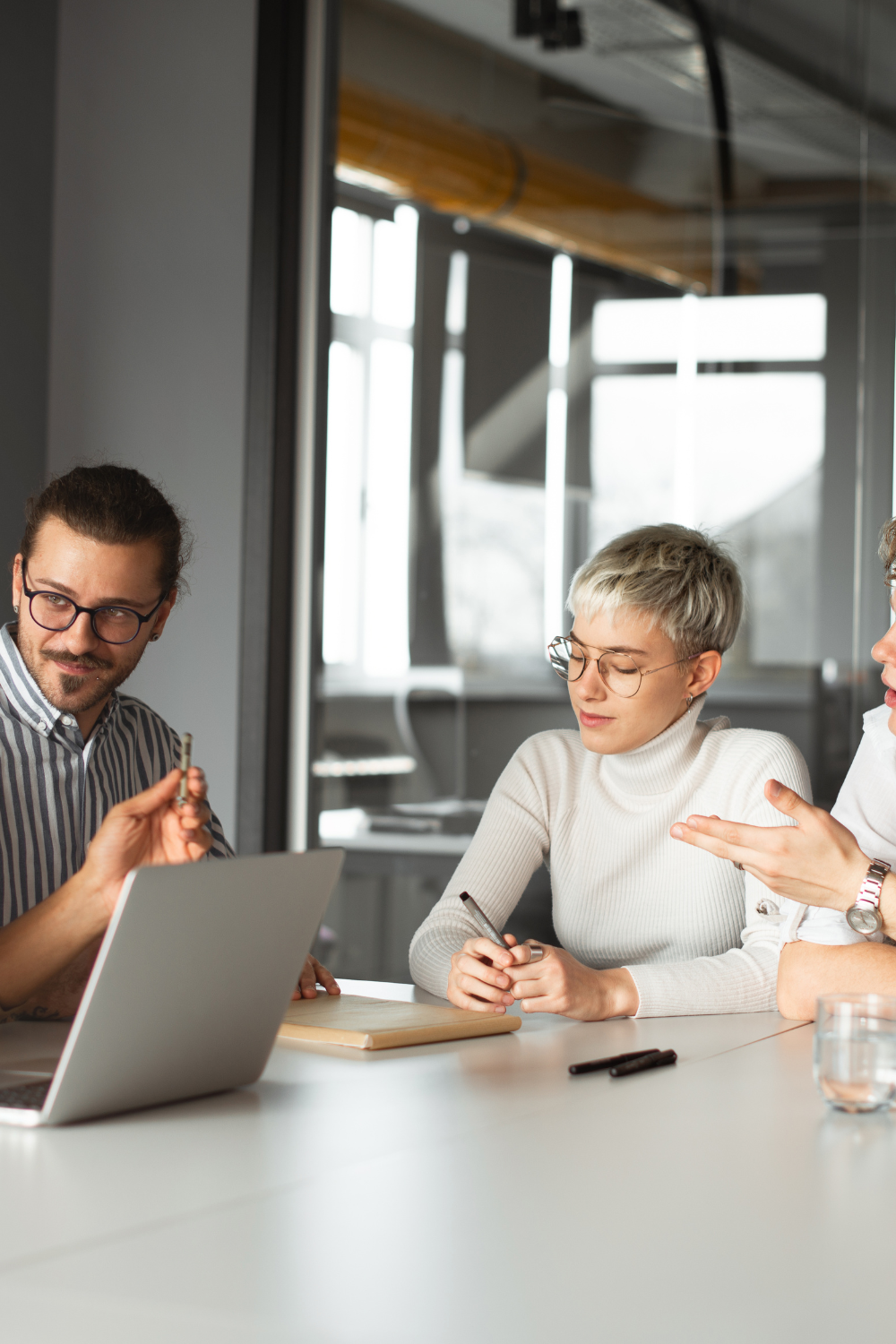  Signs Your Coworker is Threatened by You