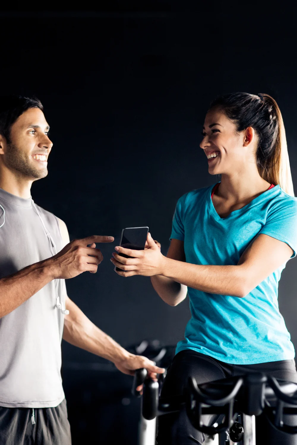  Signs a Guy at The Gym is Interested in You