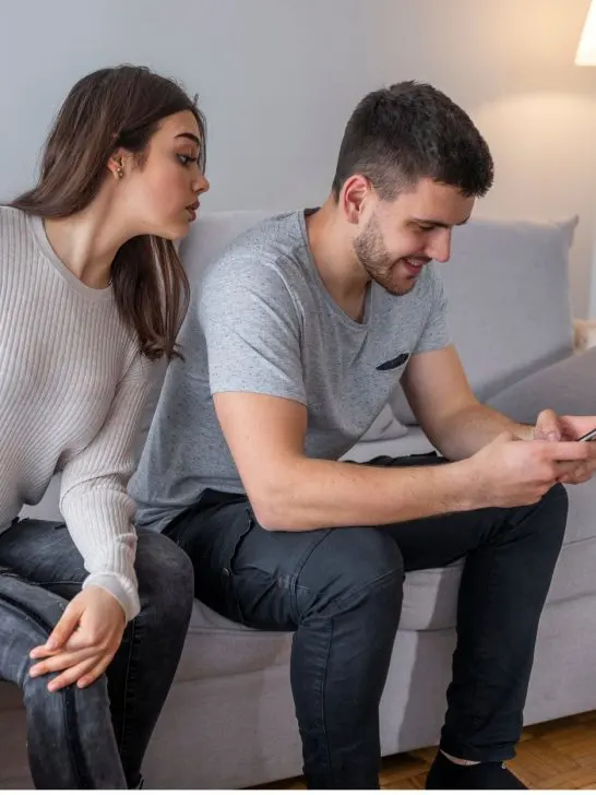 “My Boyfriend Has A Sexting Addiction”: 6 Smart Ways To Deal