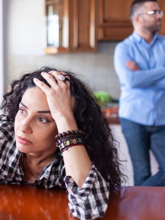 13 Glaring Signs He Doesn’t Love You Enough