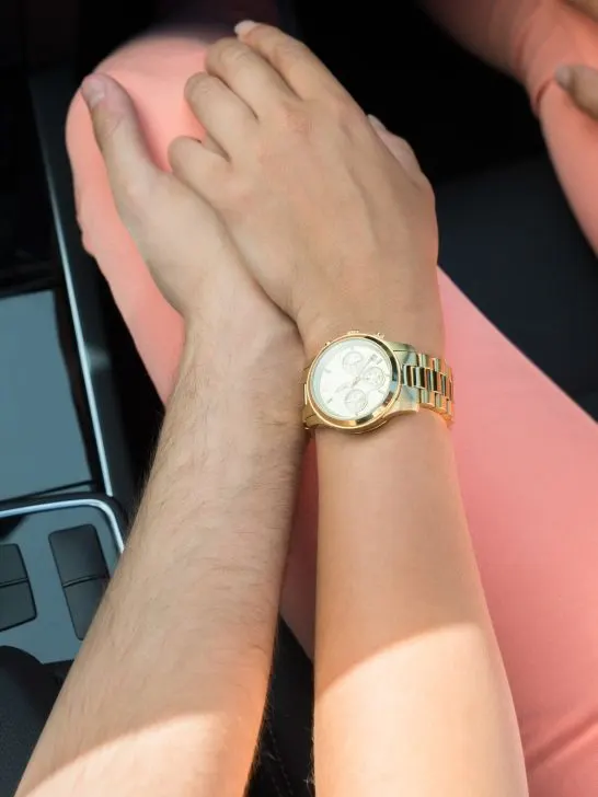 When He Puts His Hand on Your Thigh While Driving: 10 Things It Means