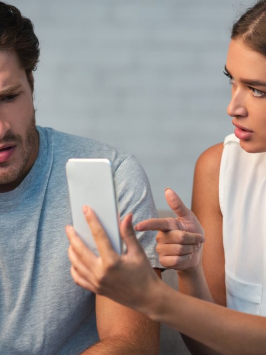 Boyfriend Flirting With Another Girl Over Text? 6 Tips To Stop It