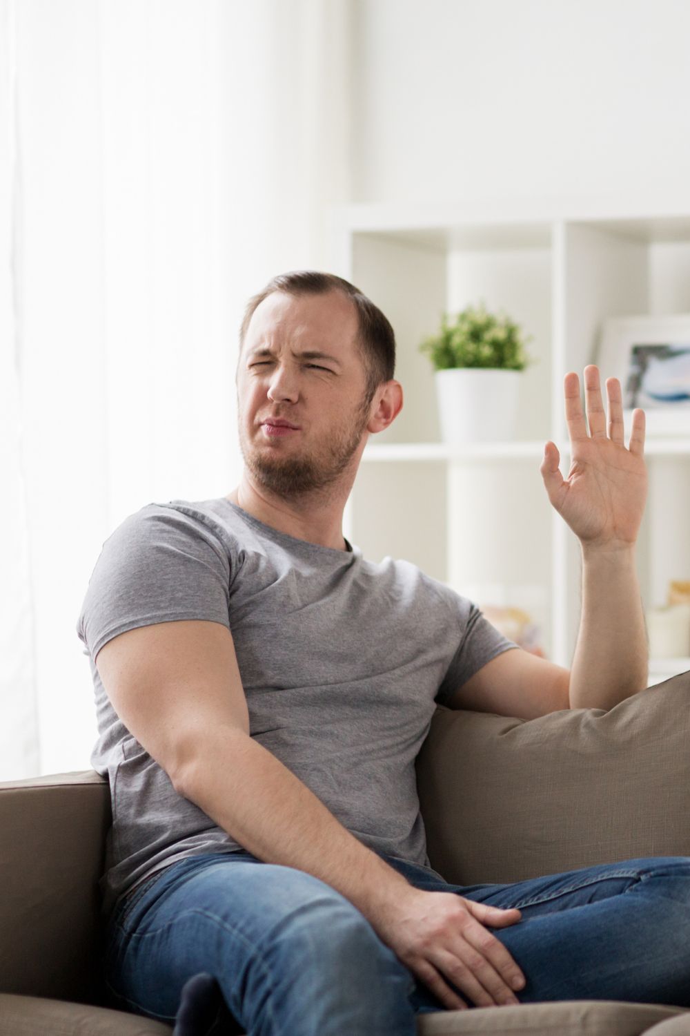 7 Signs Your Husband Loves You But Doesn't Like You