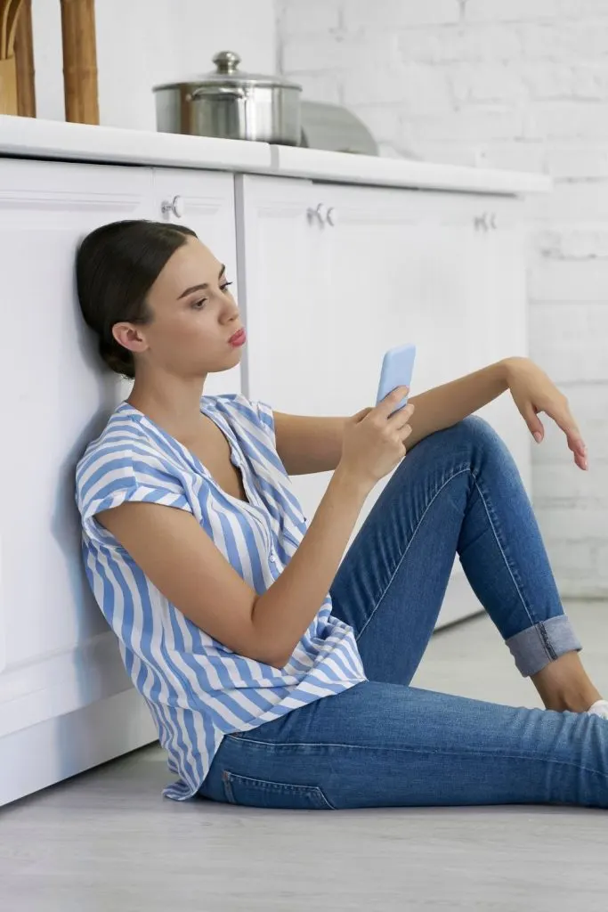 8 Signs He Only Wants to Be Friends with Benefits You Can't Even Deny