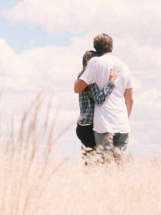 10 Obvious Signs A Guy Finds You Irresistible