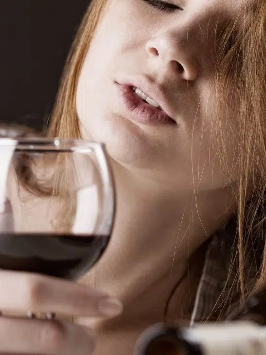 15 Types of People You Should Never Drunk-Text