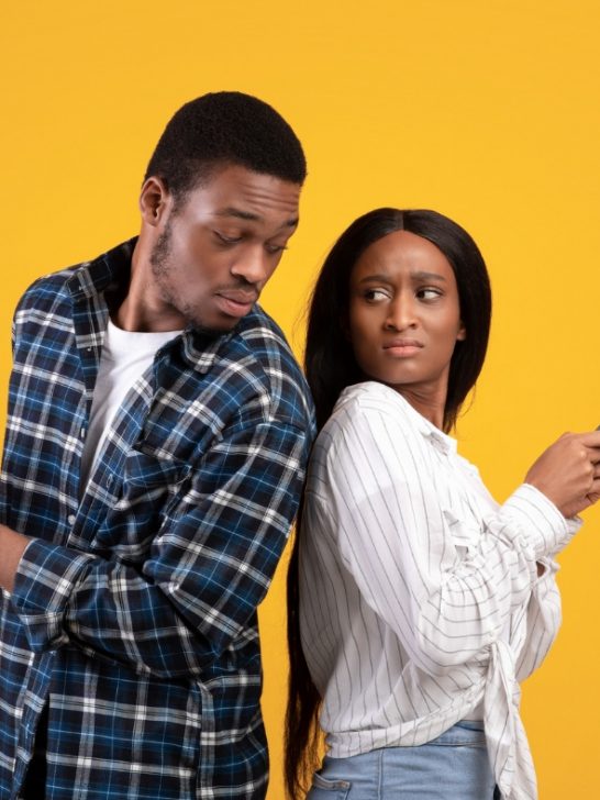 8 Obvious Signs Your Husband Doesn’t Trust You