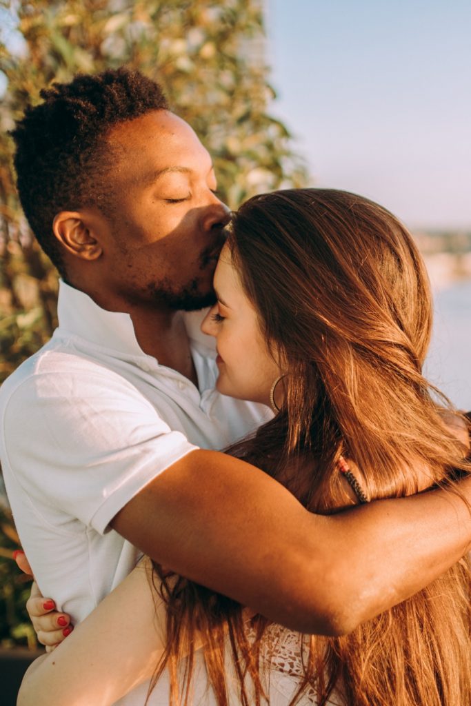 The Secret Reasons Guys Are Attracted to Women Who Are Independent