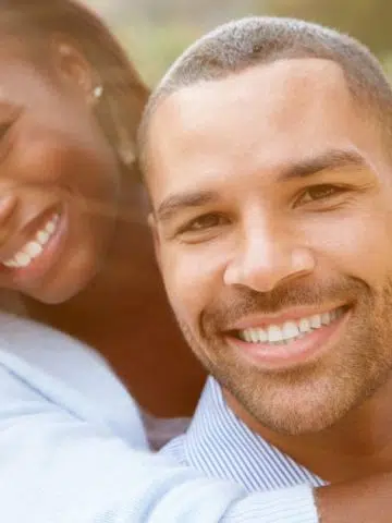 8 Cute Signs She&rsquo;s Afraid Of Losing You