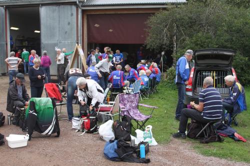 Samling på lagårdsbacken i Gärdslätt