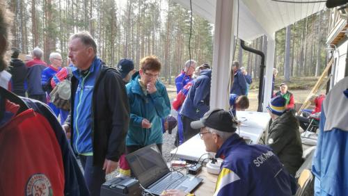 Bo tar emot fundersamma tävlande