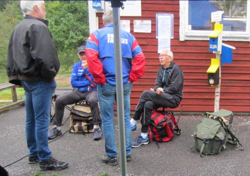 Tre av TAIF:s seniorlöpare på 70- 80 talet Bengt, Håkan och Lars-Åke  i samspråk med Affe från dåvarande OK Illern