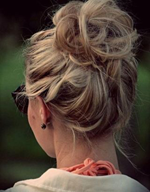 Le chignon décoiffé.