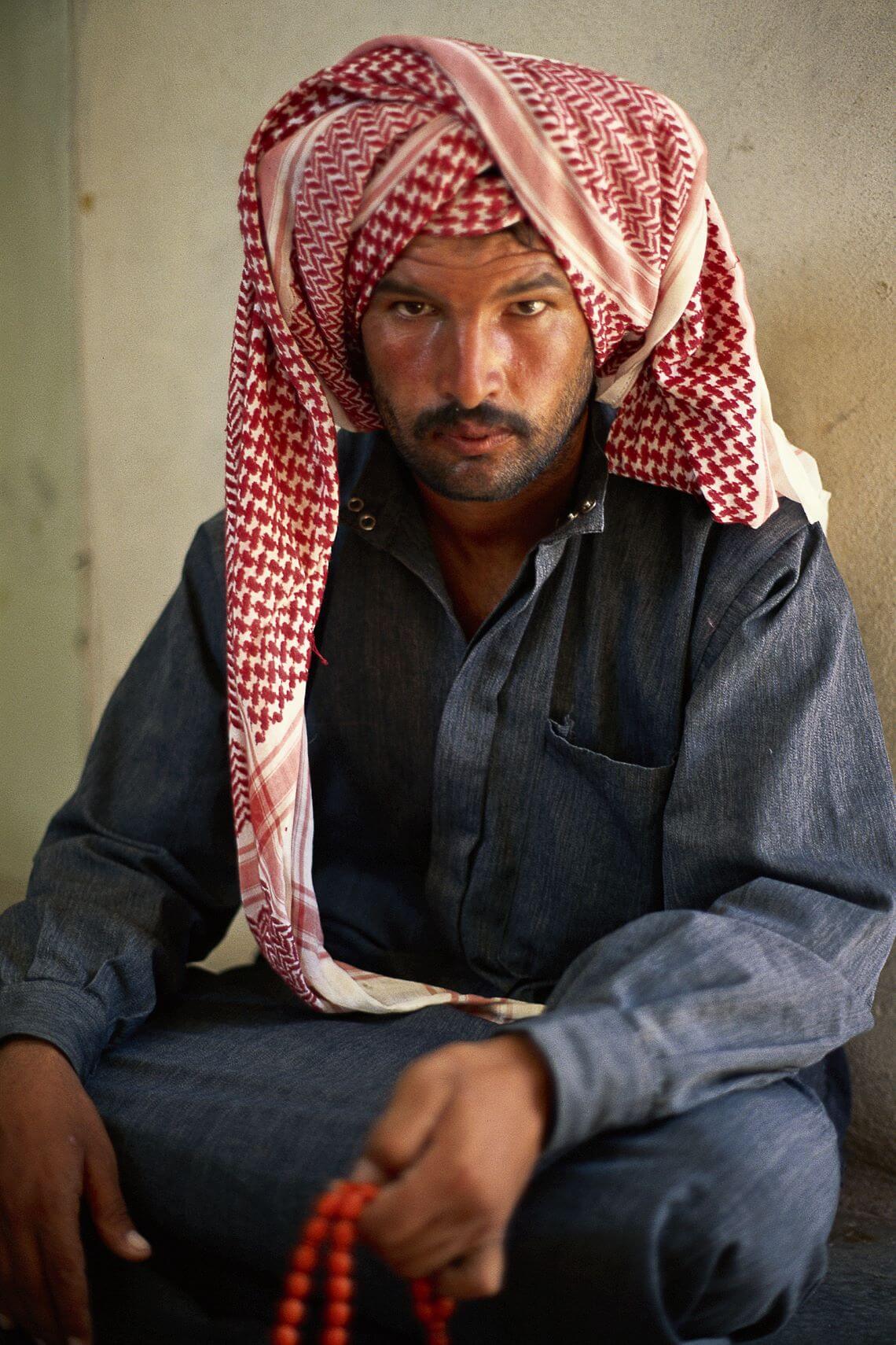 Homme syrien au turban et au chapelet - Igor Douplitzky