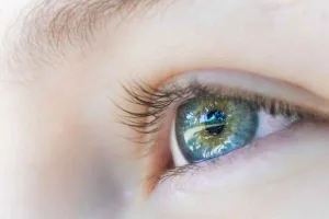 yeux oeil regard tombant maquillage