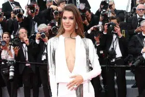 Iris Mittenaere, cible de critiques en ligne réseaux sociaux