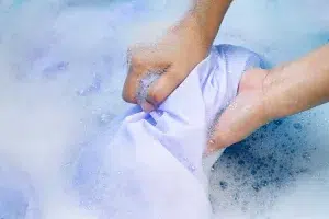 lavage à la main du textile