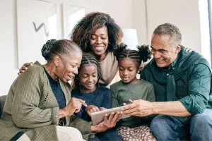 Vivre avec des grands-parents famille