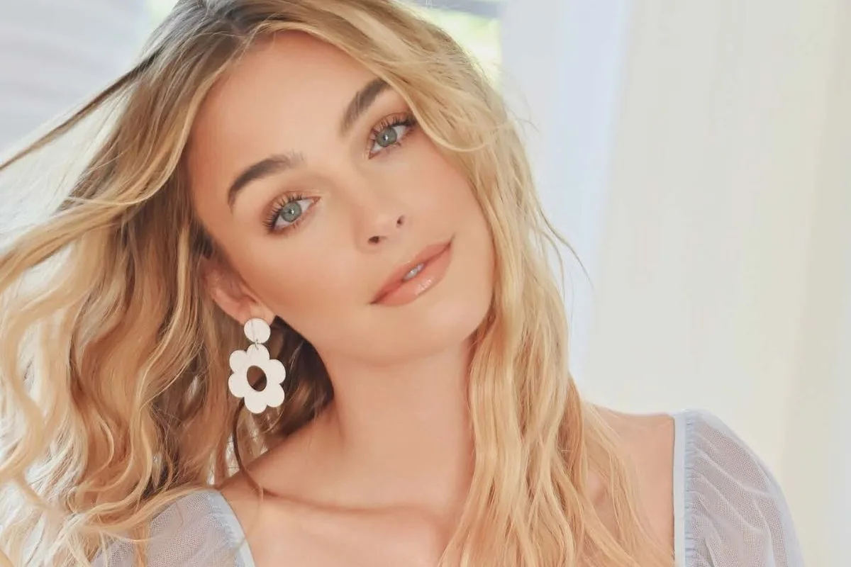 maquillage effet bonne mine femme Elizabeth Turner