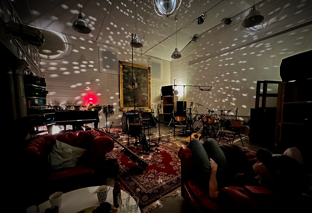 Omnivox, inspelningsrummetgg - musikstudio med gästlägenhet i Dalarna.