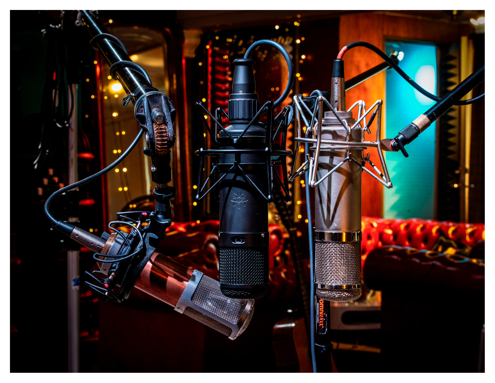 omnivox-studio_live_room_03 A few microphones.